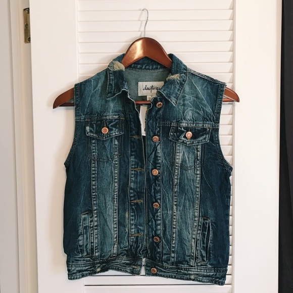 Buckle Jackets & Blazers - BUCKLE Distressed Jean Jacket